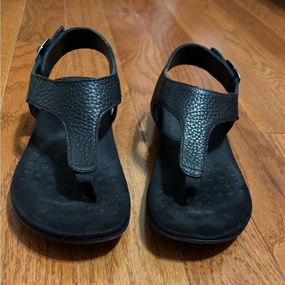 Vionic Terra thong sandal, Velcro back strap, black, size 6, excellent condition - Picture 3 of 5